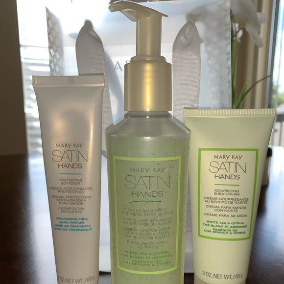 Mary Kay Satin Hands Set